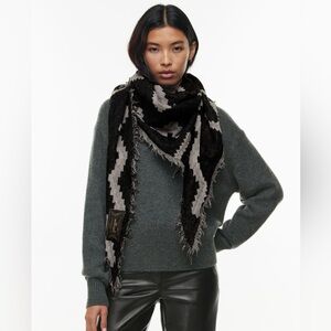 Aritzia Wilfred Merino Wool Triangle Scarf Grey Black Print in EUC